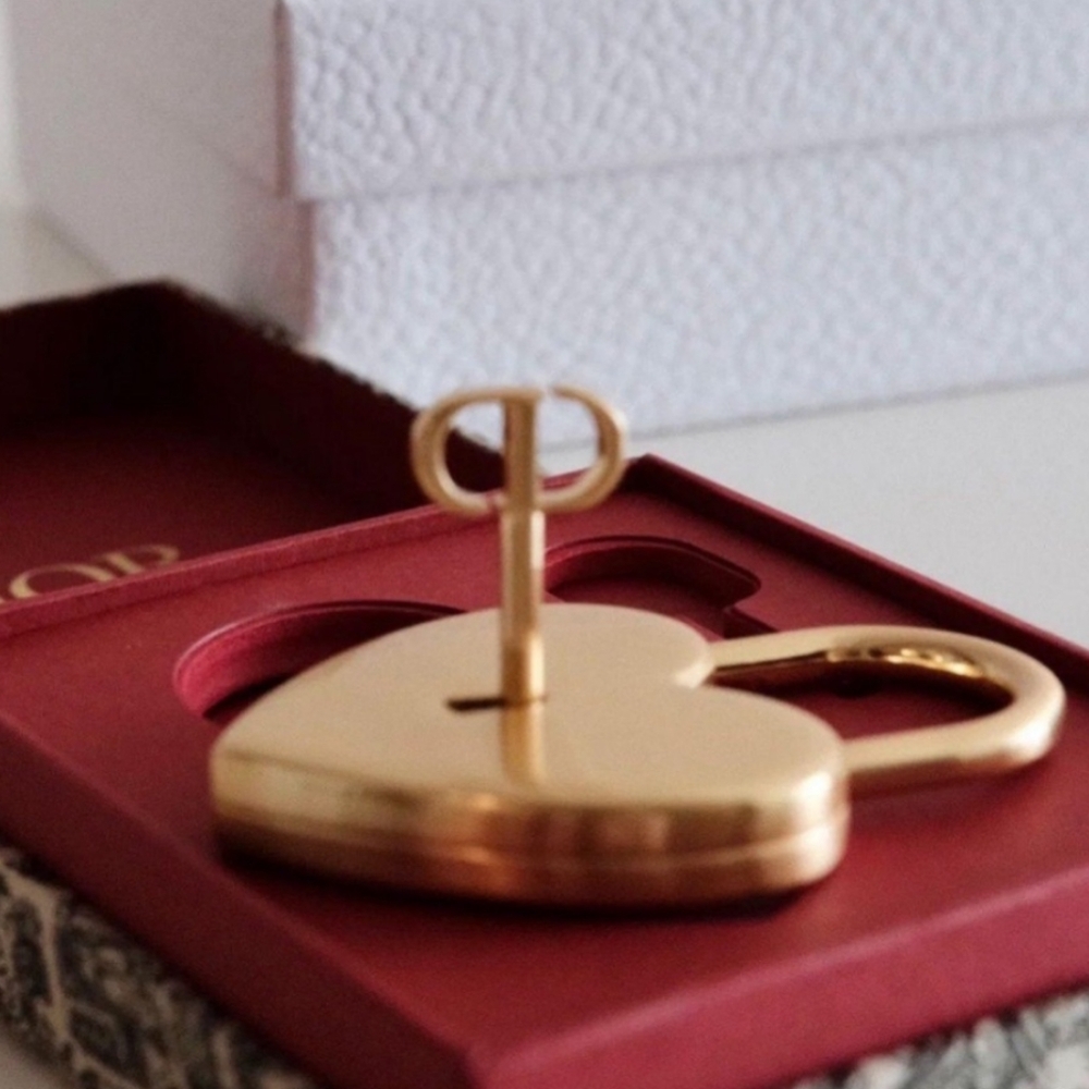 NEW IN BOX DIOR NOVELTY HEART LOCK WITH KEY - Picture 4 of 10